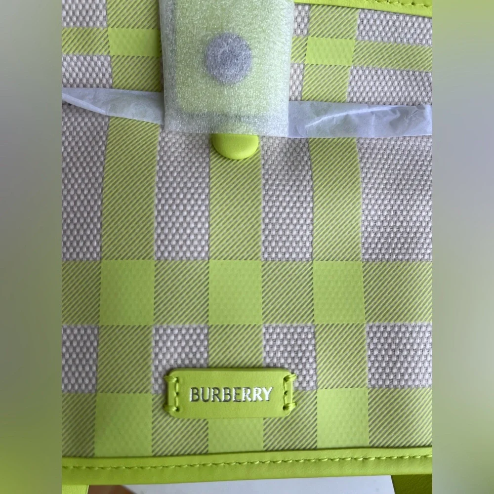 BURBERRY Check Tote- Vivid Lime - Picture 12 of 16